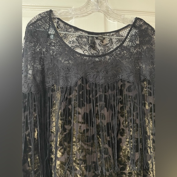 BKE BOUTIQUE Box Fringe Top Olive Pieces Lace Crushed Velvet Size Medium - Picture 6 of 8